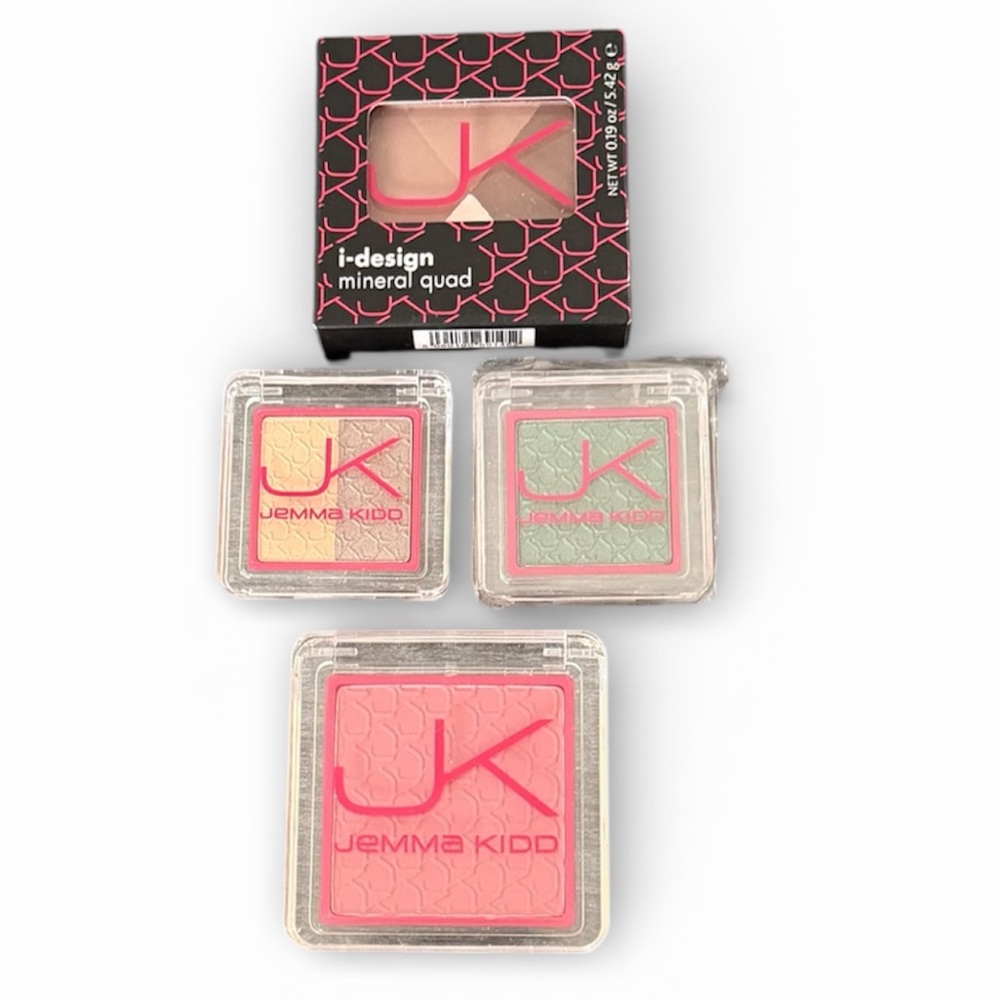 MAKEUP BUNDLE WITH MALLY COSMETIC POUCH - Picture 7 of 8